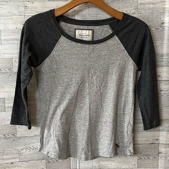 Abercrombie & Fitch Tops - Abercrombie & Fitch vintage gray Baseball jersey shirt A&F‎ women’s size medium
